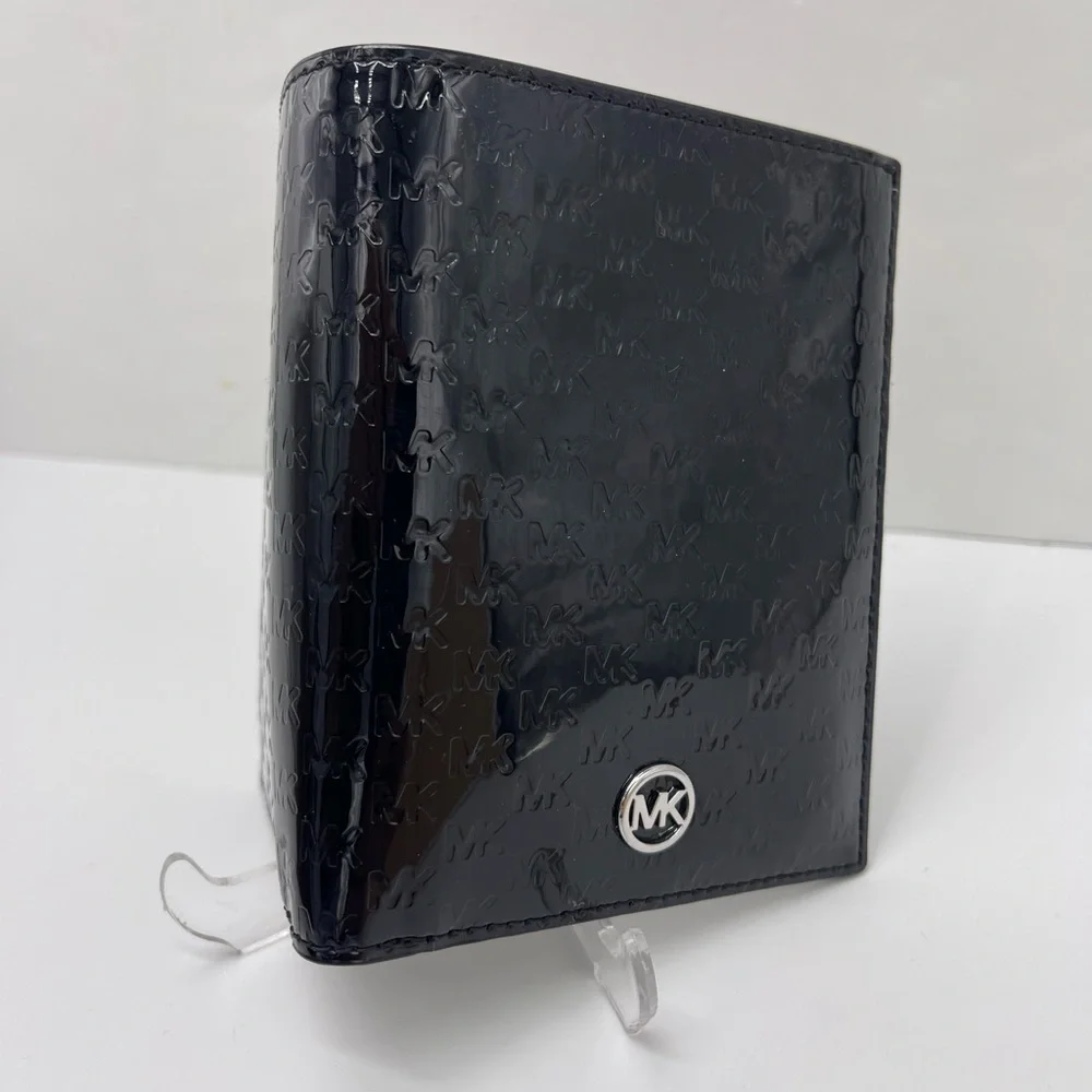 Michael Kors Jet Set Travel Md Sign Patent Logo Debossed Passport Case Black